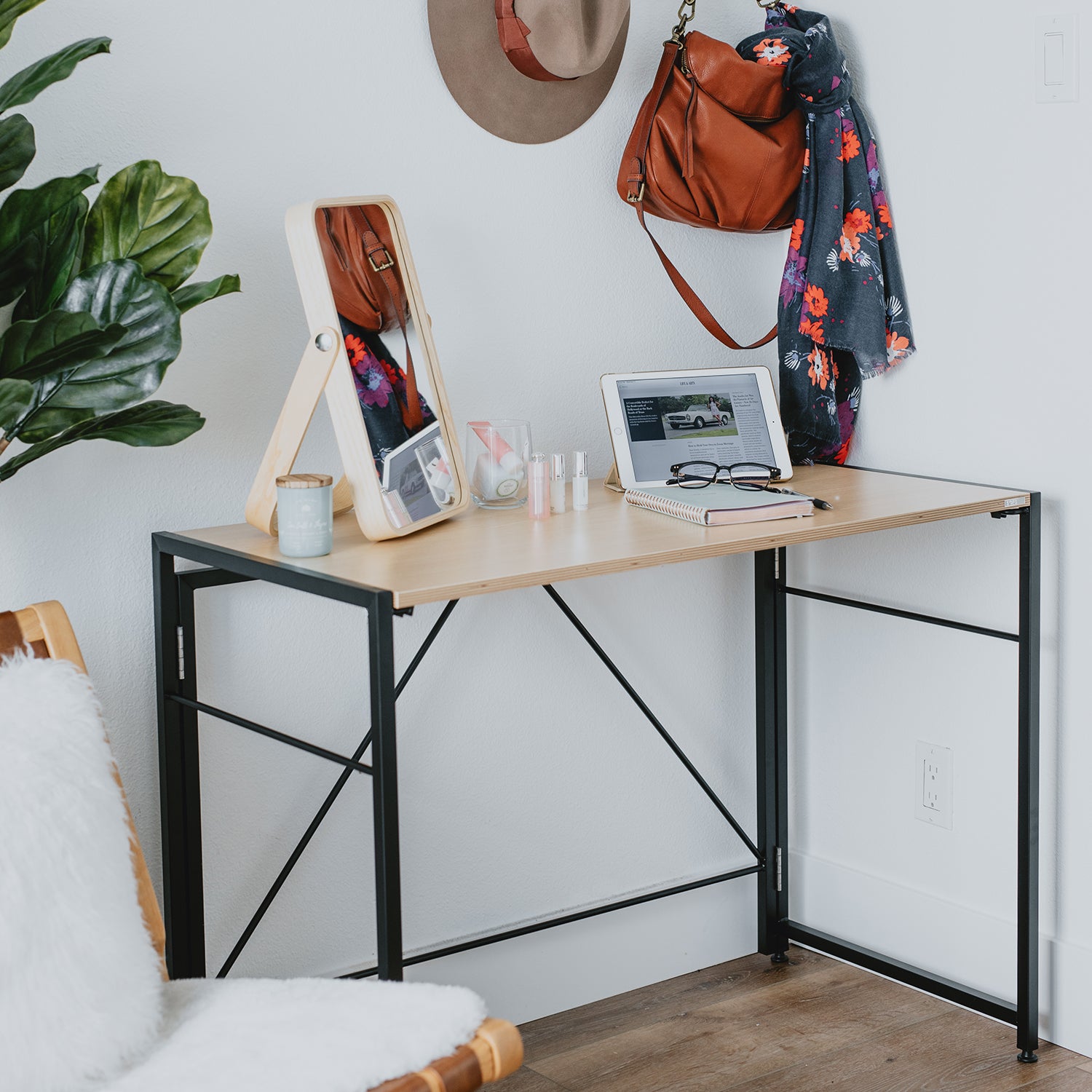 SOFSYS simple modern folding desk with oak table top and black metal frame for writing, crafting, streaming in small space, dorm or home office